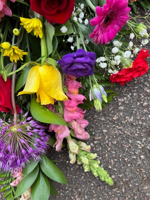 Double ended colourful spray