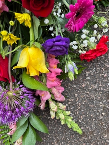 Double ended colourful spray